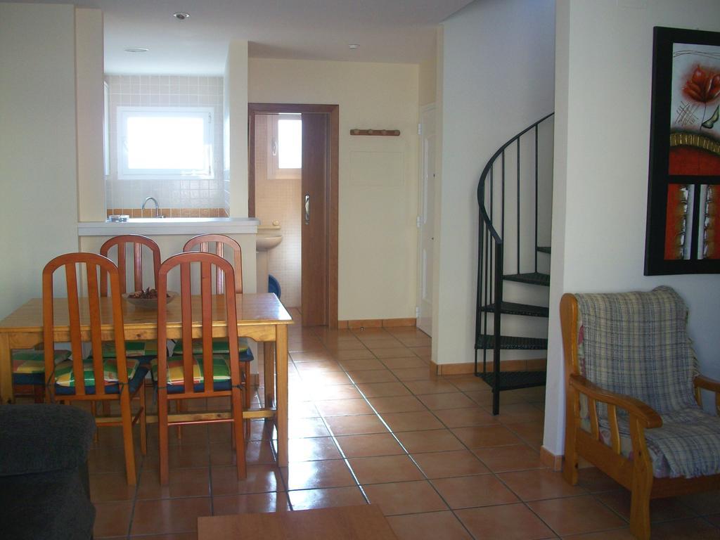 Apartamentos Par Tres - Oliva Nova Rum bild